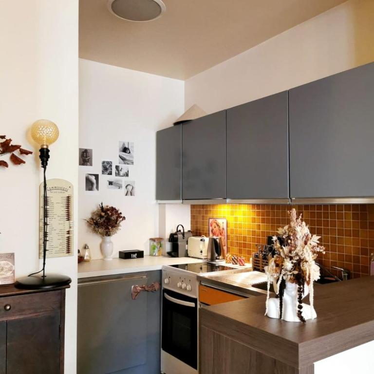 A large artistic-style studio in Panthéon - One-Bedroom Apartment - 3