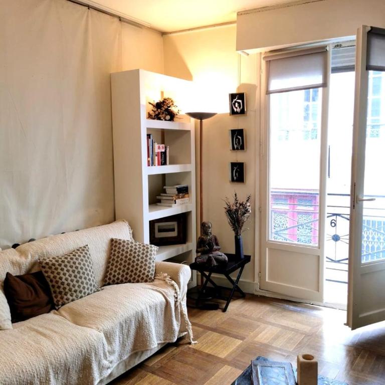 A large artistic-style studio in Panthéon - One-Bedroom Apartment - 5