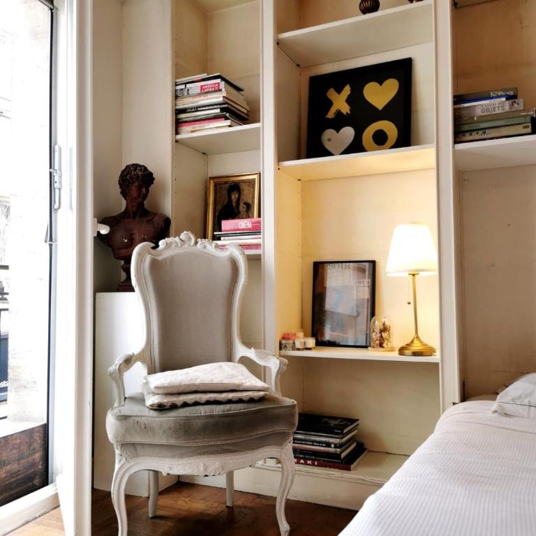 A large artistic-style studio in Panthéon - One-Bedroom Apartment - 6