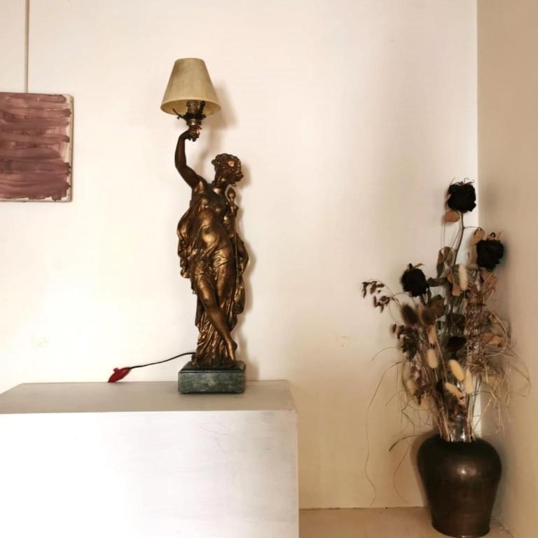 A large artistic-style studio in Panthéon - One-Bedroom Apartment - 8