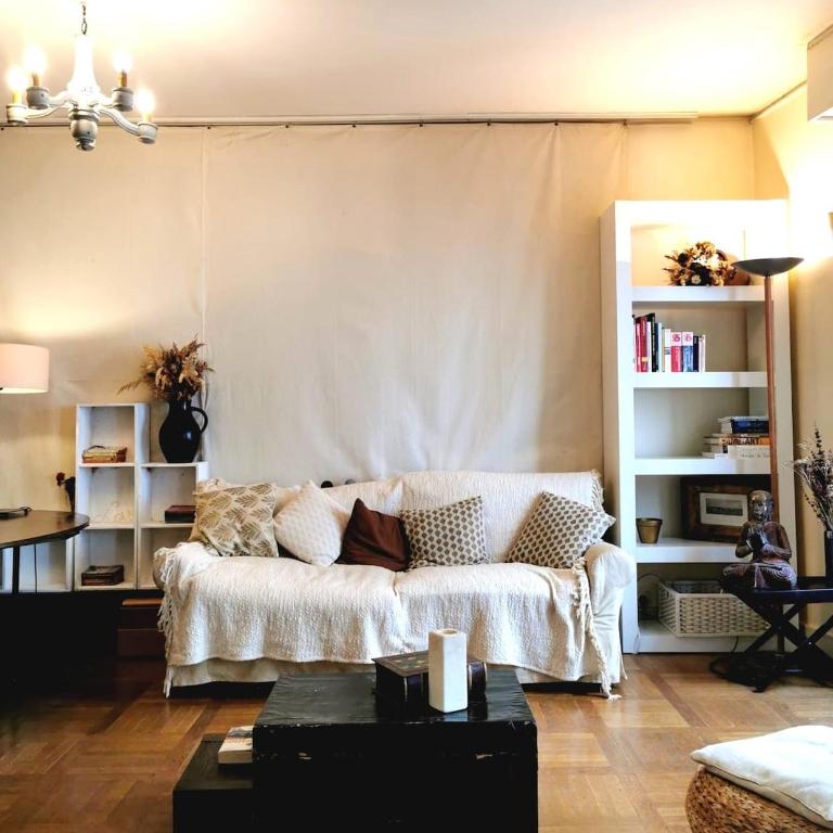 A large artistic-style studio in Panthéon - One-Bedroom Apartment - 9