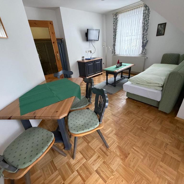Haralds Ferienwohnungen - Apartment mit 1 Schlafzimmer und Balkon - 23