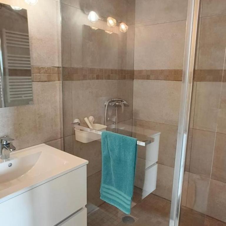 Nice A-C apartment for 6 between the sea and the mountain - Ferienhaus - 10