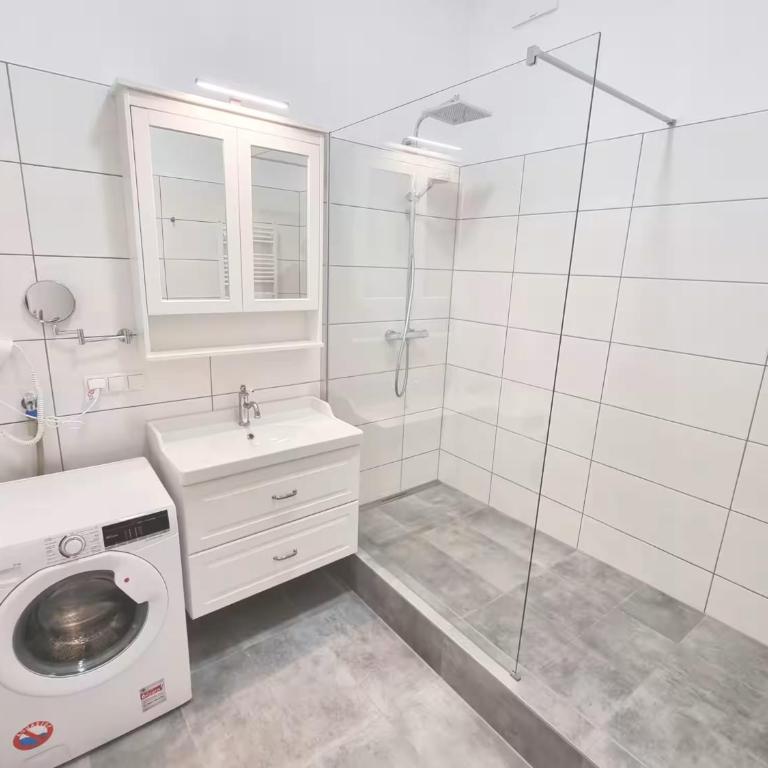 Apartments Tatiy - Three-Bedroom Apartment with View - 11