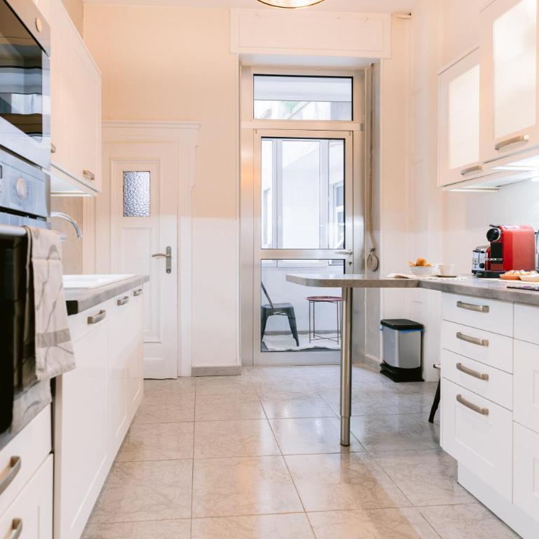 Grand Appartement 90 m2 - 4 Lits -Quartier Imperial - Gare - Centre-ville - Appartamento con 2 Camere da Letto - 3