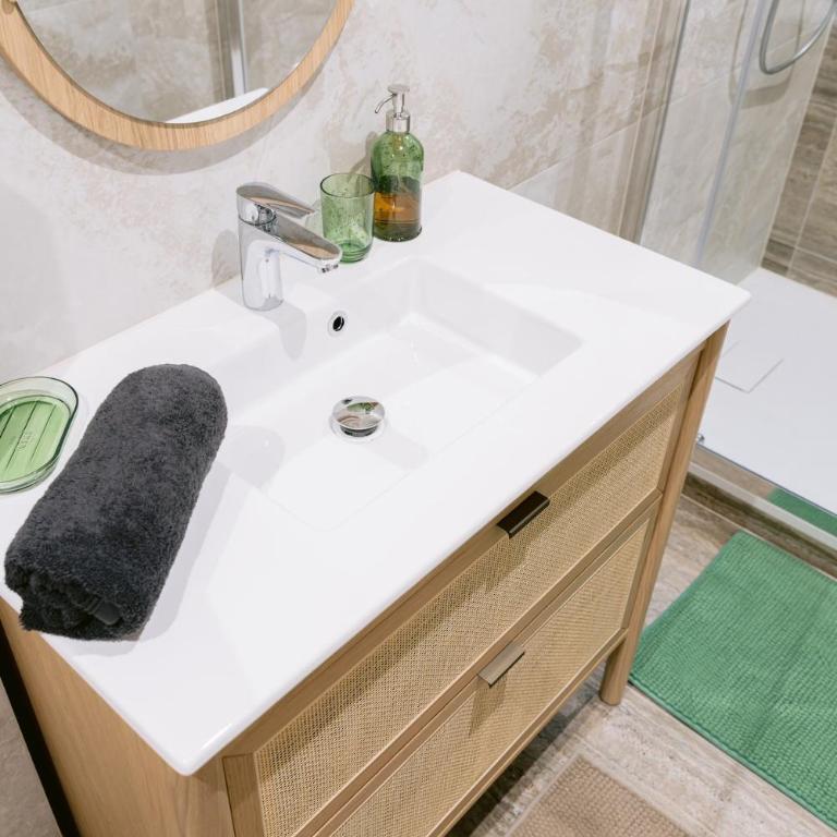 Grand Appartement 90 m2 - 4 Lits -Quartier Imperial - Gare - Centre-ville - Appartamento con 2 Camere da Letto - 17