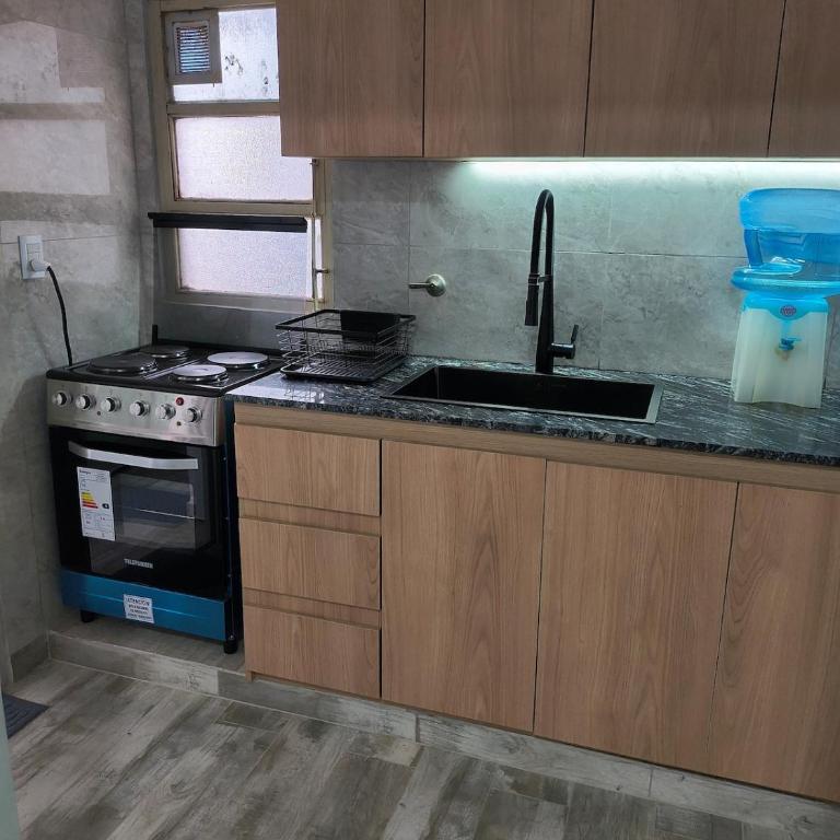 Amplio departamento céntrico 3 habitaciónes, 1 baño y medio, con estacionamiento en el edificio, mínimo 2 noches - Apartamento de 3 dormitorios - 8