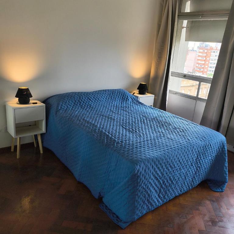 Amplio departamento céntrico 3 habitaciónes, 1 baño y medio, con estacionamiento en el edificio, mínimo 2 noches - Apartamento de 3 dormitorios - 32