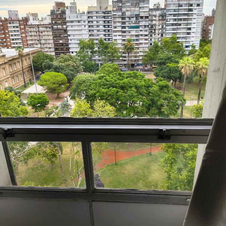 Amplio departamento céntrico 3 habitaciónes, 1 baño y medio, con estacionamiento en el edificio, mínimo 2 noches - Apartamento de 3 dormitorios - 33