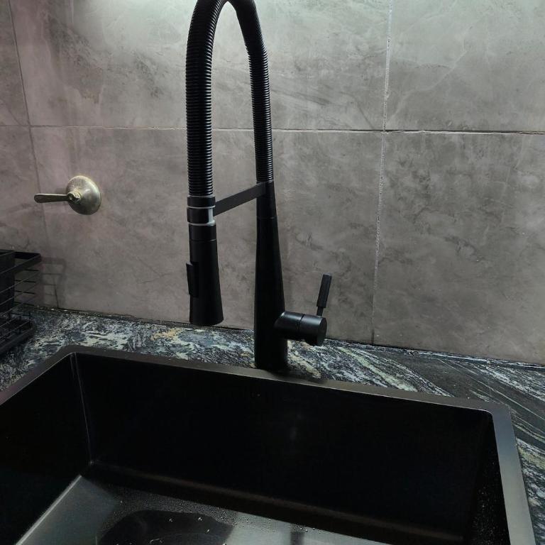 Amplio departamento céntrico 3 habitaciónes, 1 baño y medio, con estacionamiento en el edificio, mínimo 2 noches - Apartamento de 3 dormitorios - 34