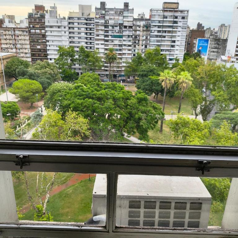 Amplio departamento céntrico 3 habitaciónes, 1 baño y medio, con estacionamiento en el edificio, mínimo 2 noches - Apartamento de 3 dormitorios - 47