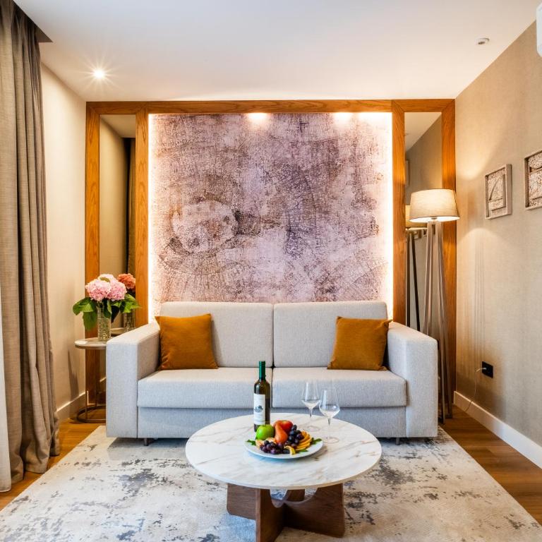 Boutique Hotel Villa Royal - One-Bedroom Apartment with Balcony and Sea View - 1