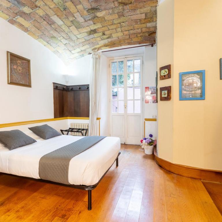 The British Corner, Central Cozy Loft with Garden 10 Min From Center - Appartamento con 1 Camera da Letto - 10