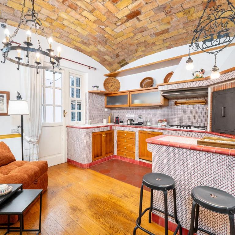 The British Corner, Central Cozy Loft with Garden 10 Min From Center - Appartamento con 1 Camera da Letto - 2