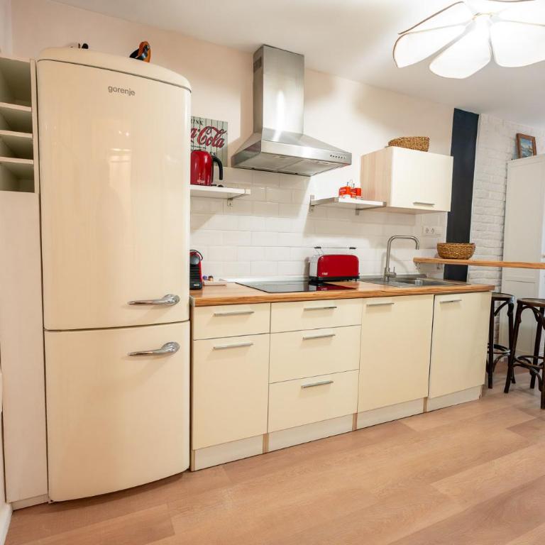 Bright loft city centre by United Renters - One-Bedroom Apartment - 5