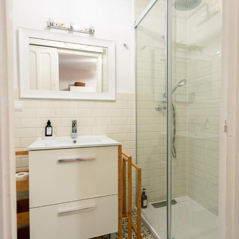 Bright loft city centre by United Renters - One-Bedroom Apartment - 12