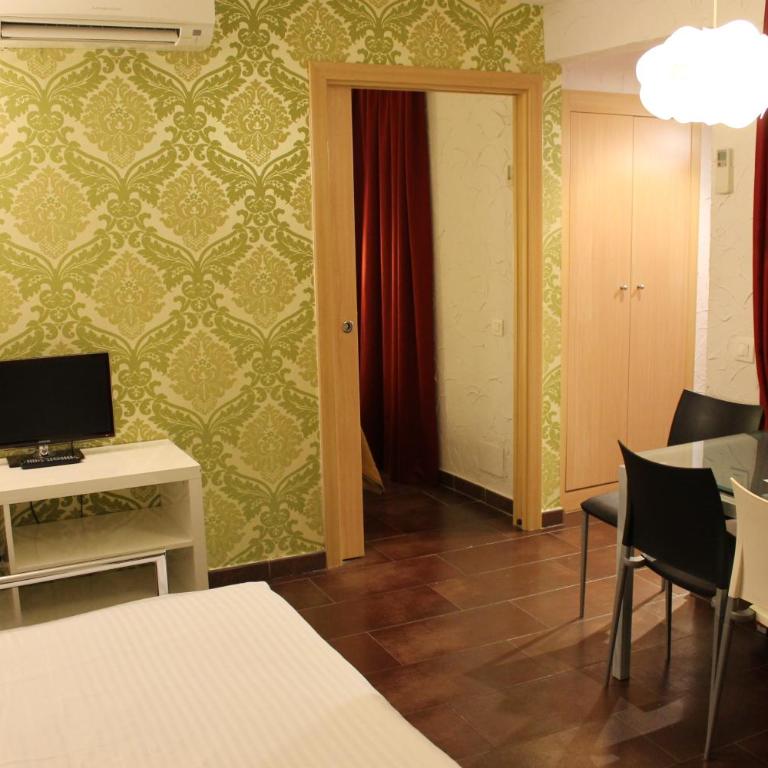 Apartaments Ciutat Vella - Two-Bedroom Apartment - 23