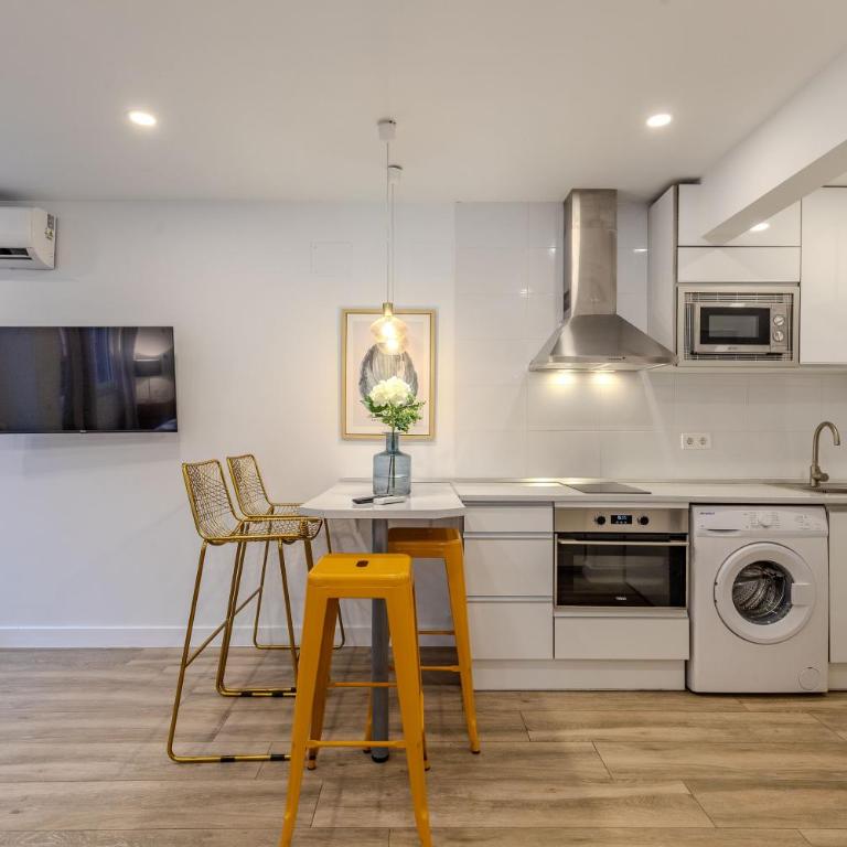 Bright and Fantastic Studio - Apartment Embajadores A - One-Bedroom Apartment - 3