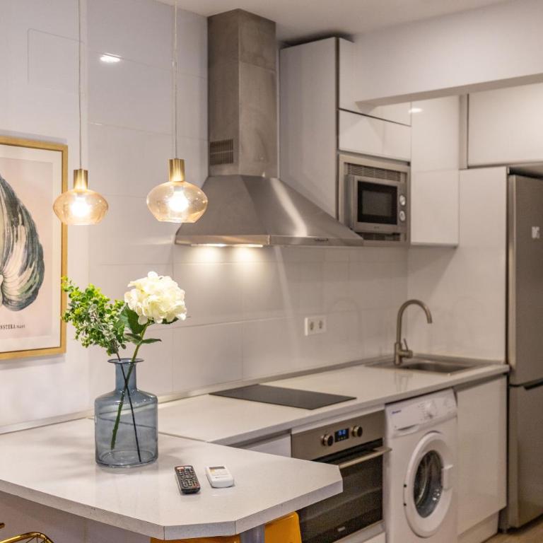 Bright and Fantastic Studio - Apartment Embajadores A - One-Bedroom Apartment - 12