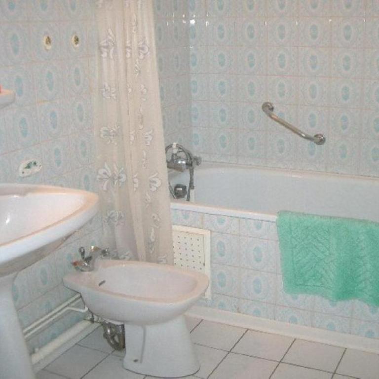 Confortable F2 avec terrasse et parking, proche des cures et du centre-ville d'Amélie-les-Bains - Appartement 1 Chambre - 11
