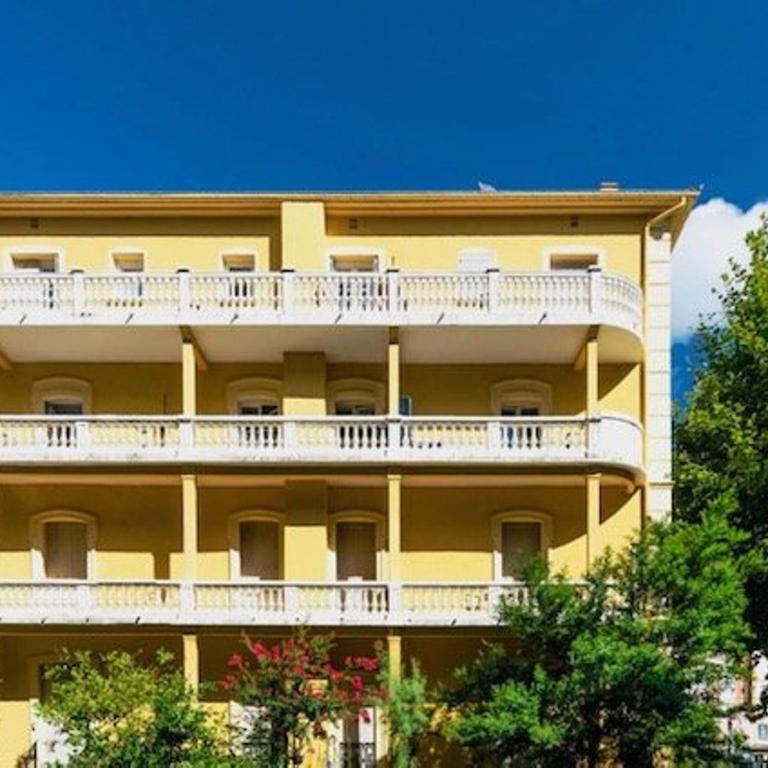 Charmant F2 avec balcon, centre-ville, 2 pers, proche cures, animaux admis - One-Bedroom Apartment - 15