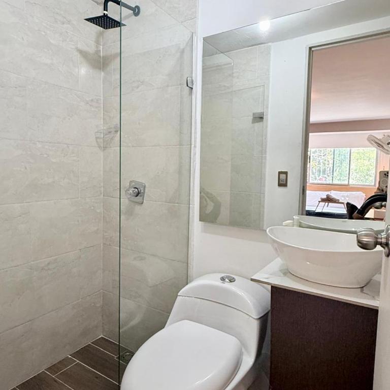 Apartaestudio en Laureles-plaza mayor-Av 33-laundry-wifi - Studio - 9