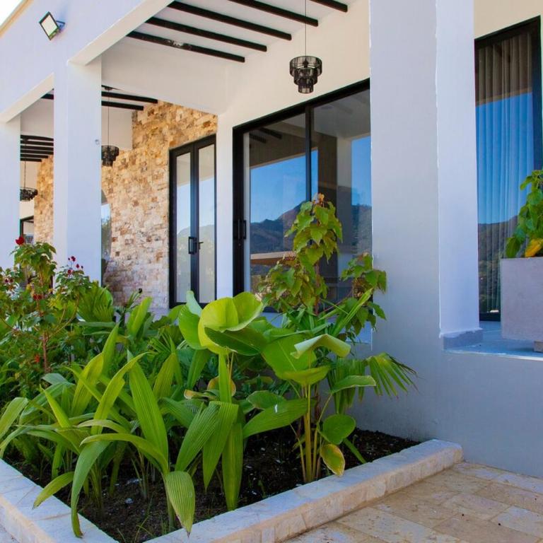 Villa with Pool, Jacuzzi, and Nature - Villa - 25