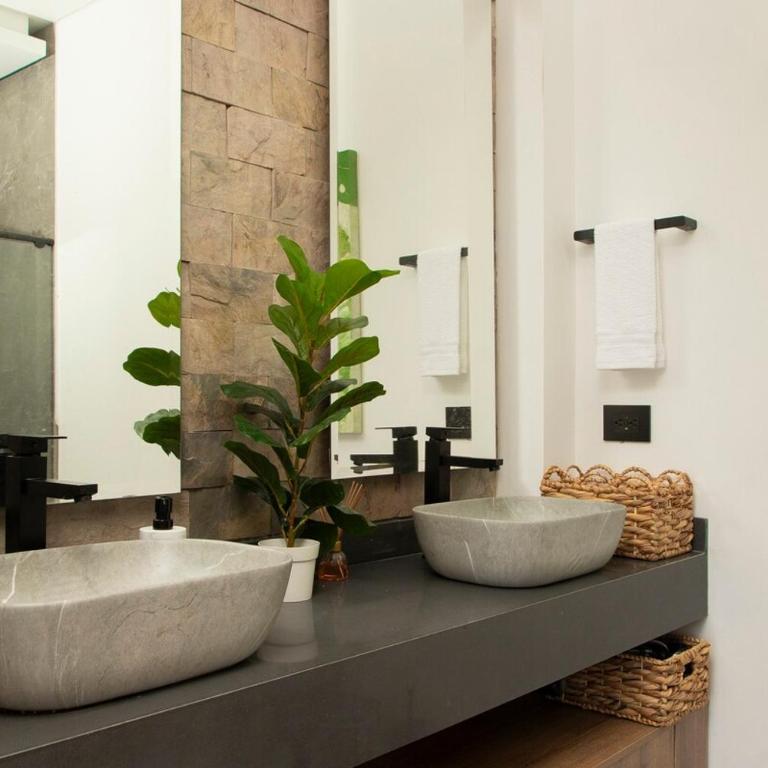 Villa with Pool, Jacuzzi, and Nature - Villa - 28