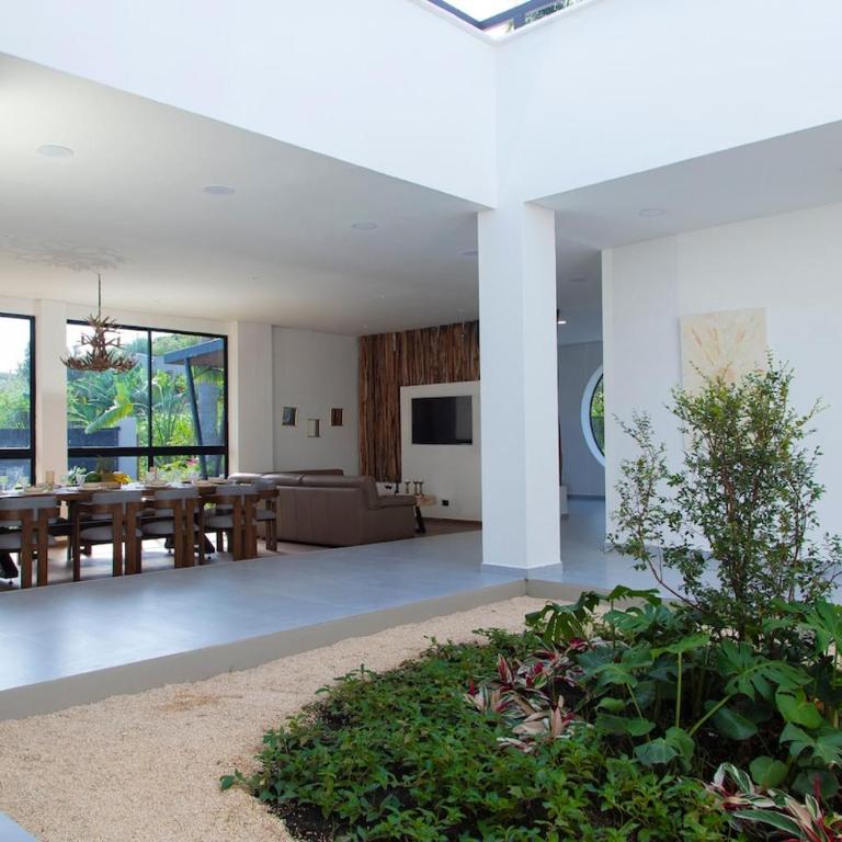 Villa with Pool, Jacuzzi, and Nature - Villa - 30