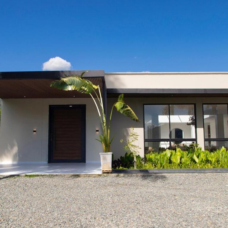 Villa with Pool, Jacuzzi, and Nature - Villa - 34