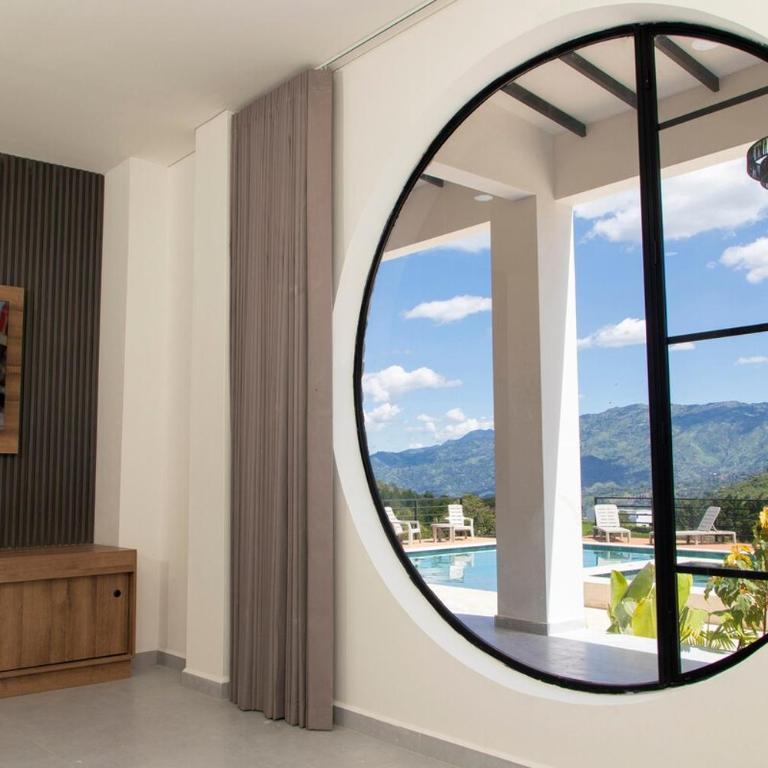 Villa with Pool, Jacuzzi, and Nature - Villa - 35