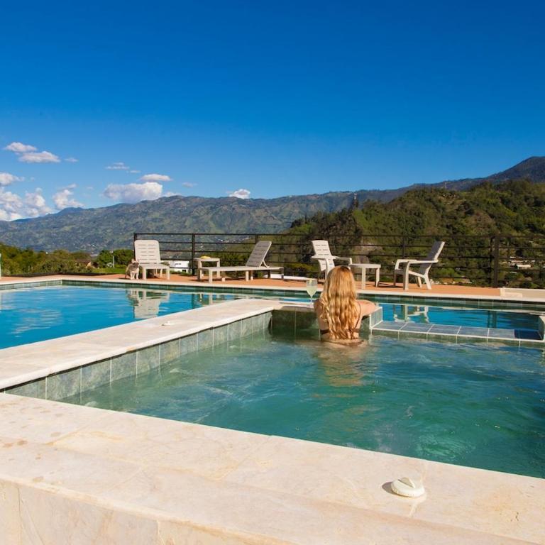 Villa with Pool, Jacuzzi, and Nature - Villa - 37