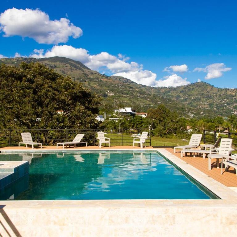 Villa with Pool, Jacuzzi, and Nature - Villa - 82