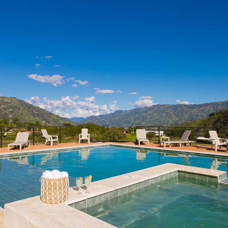 Villa with Pool, Jacuzzi, and Nature - Villa - 84