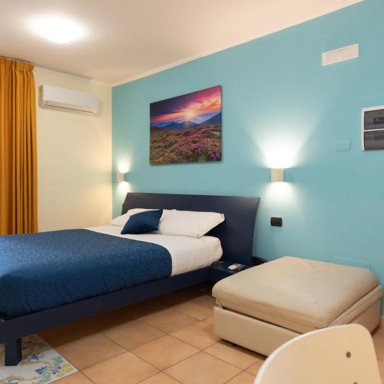 Vittoria Guest House Salerno - Camera Matrimoniale Deluxe con Balcone - 1