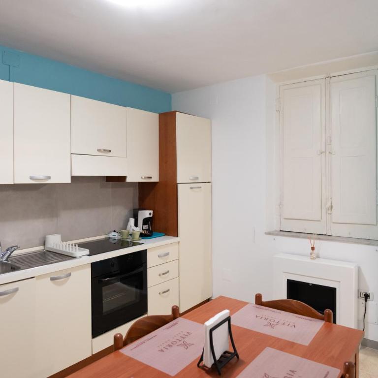 Vittoria Guest House Salerno - Camera Familiare - 26