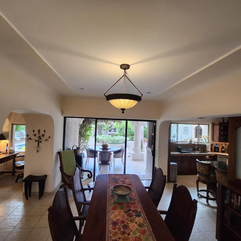 Beach 5 min walk - Private Casa Shona 5 Bedroom - Five-Bedroom House - 4