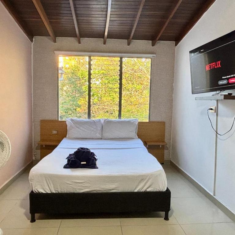 Apartaestudio en Laureles-plaza mayor-Av 33-laundry-wifi - Studio - 4