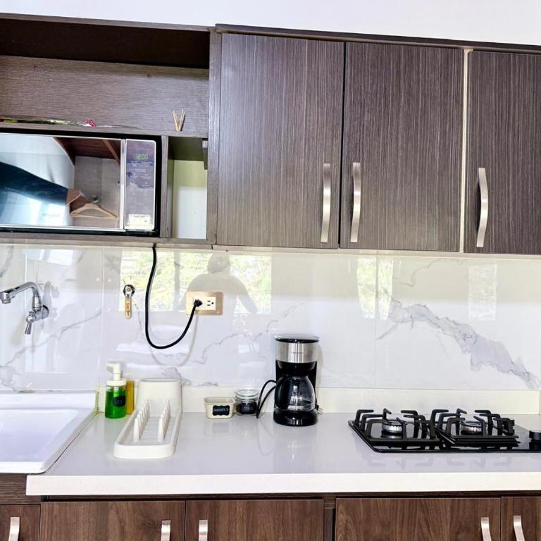 Apartaestudio en Laureles-plaza mayor-Av 33-laundry-wifi - Studio - 3