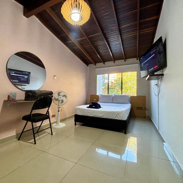 Apartaestudio en Laureles-plaza mayor-Av 33-laundry-wifi - Studio - 5