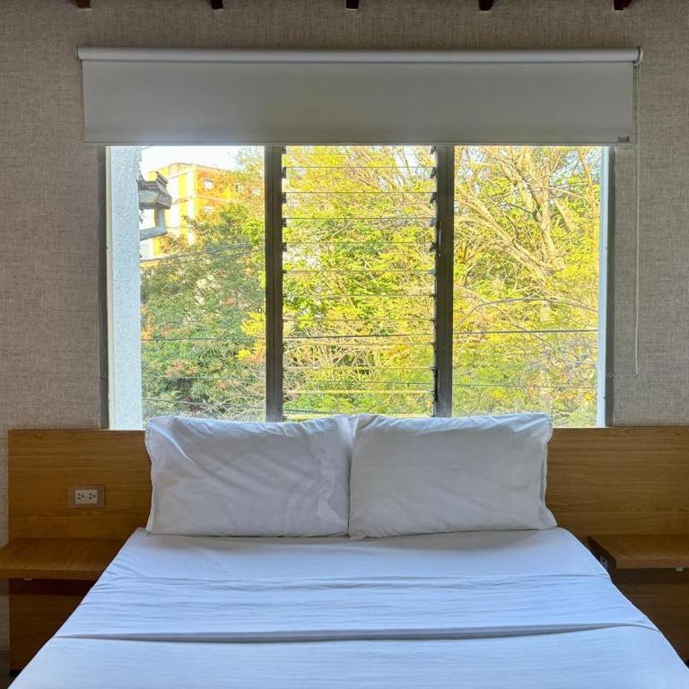 Apartaestudio en Laureles-plaza mayor-Av 33-laundry-wifi - Studio - 9
