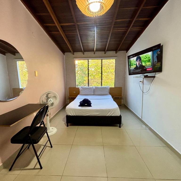 Apartaestudio en Laureles-plaza mayor-Av 33-laundry-wifi - Studio - 10