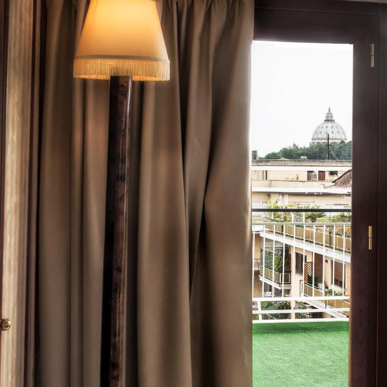 Hotel Pacific - Camera Matrimoniale Vintage con Terrazza - 3