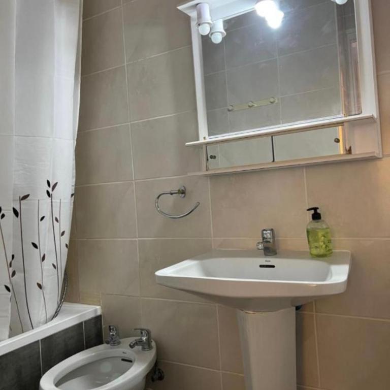 Sol Salou - Four-Bedroom Apartment with Balcony - 11