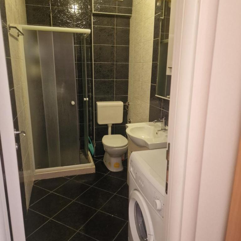 Sunny Side Up Apartment - One-Bedroom Apartment - 8