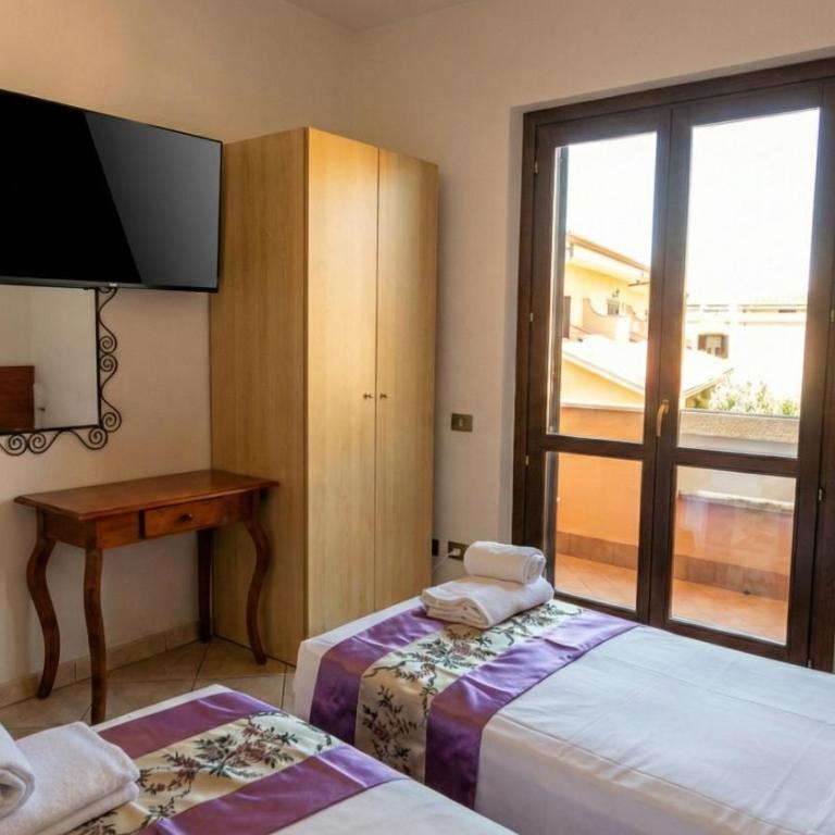 B&B Isola - Camera Matrimoniale/Doppia con Letti Singoli con Bagno Privato - 2
