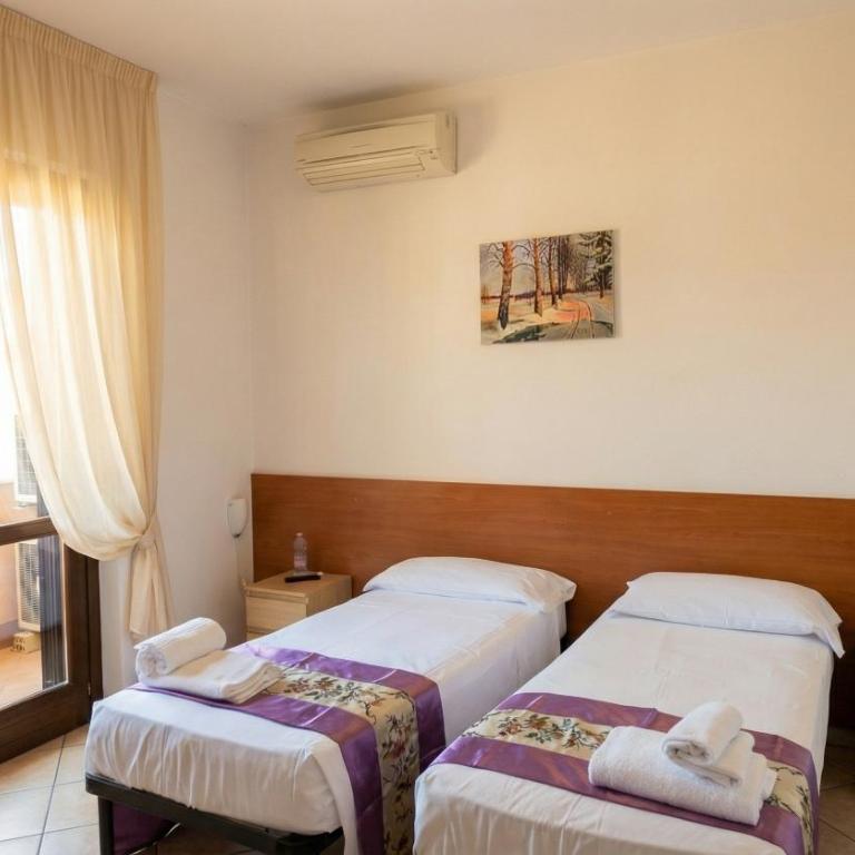 B&B Isola - Camera Matrimoniale/Doppia con Letti Singoli con Bagno Privato - 3
