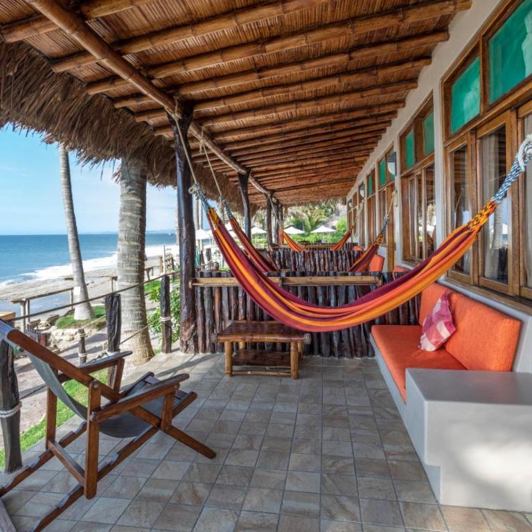 Casa de Playa Bungalows & Restaurant - Classic Quadruple Room - 3