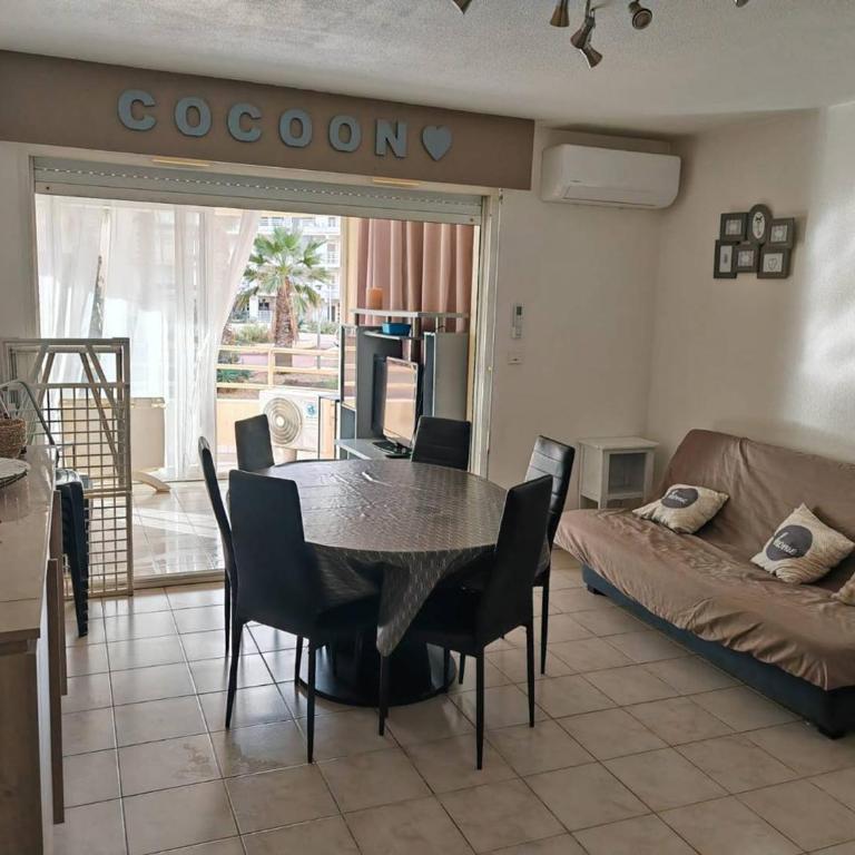 Appartement 3 pièces face à la plage, climatisé, parking sécurisé - FR-1-696-106 - Appartement - 2