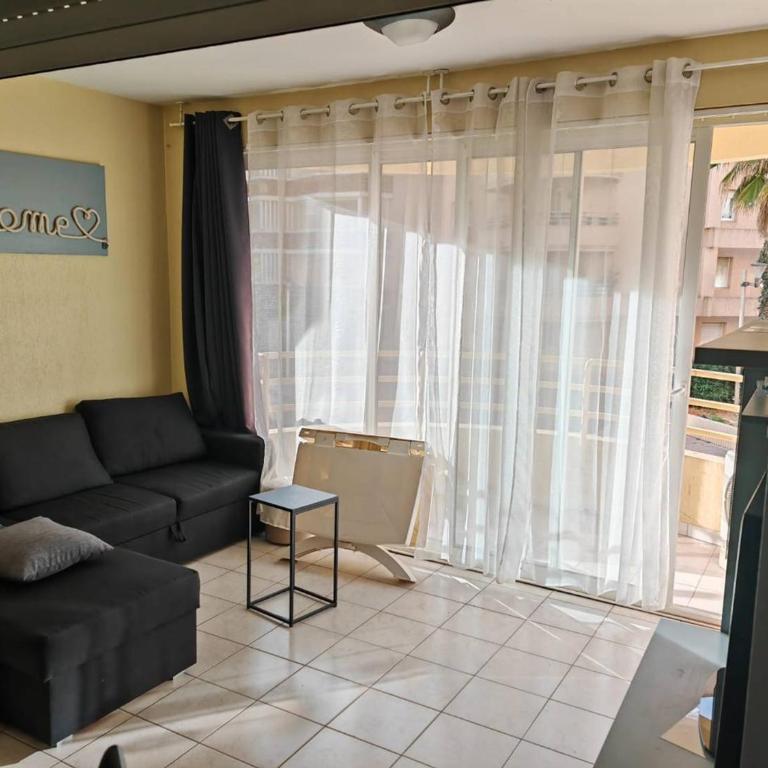 Appartement 3 pièces face à la plage, climatisé, parking sécurisé - FR-1-696-106 - Appartement - 7